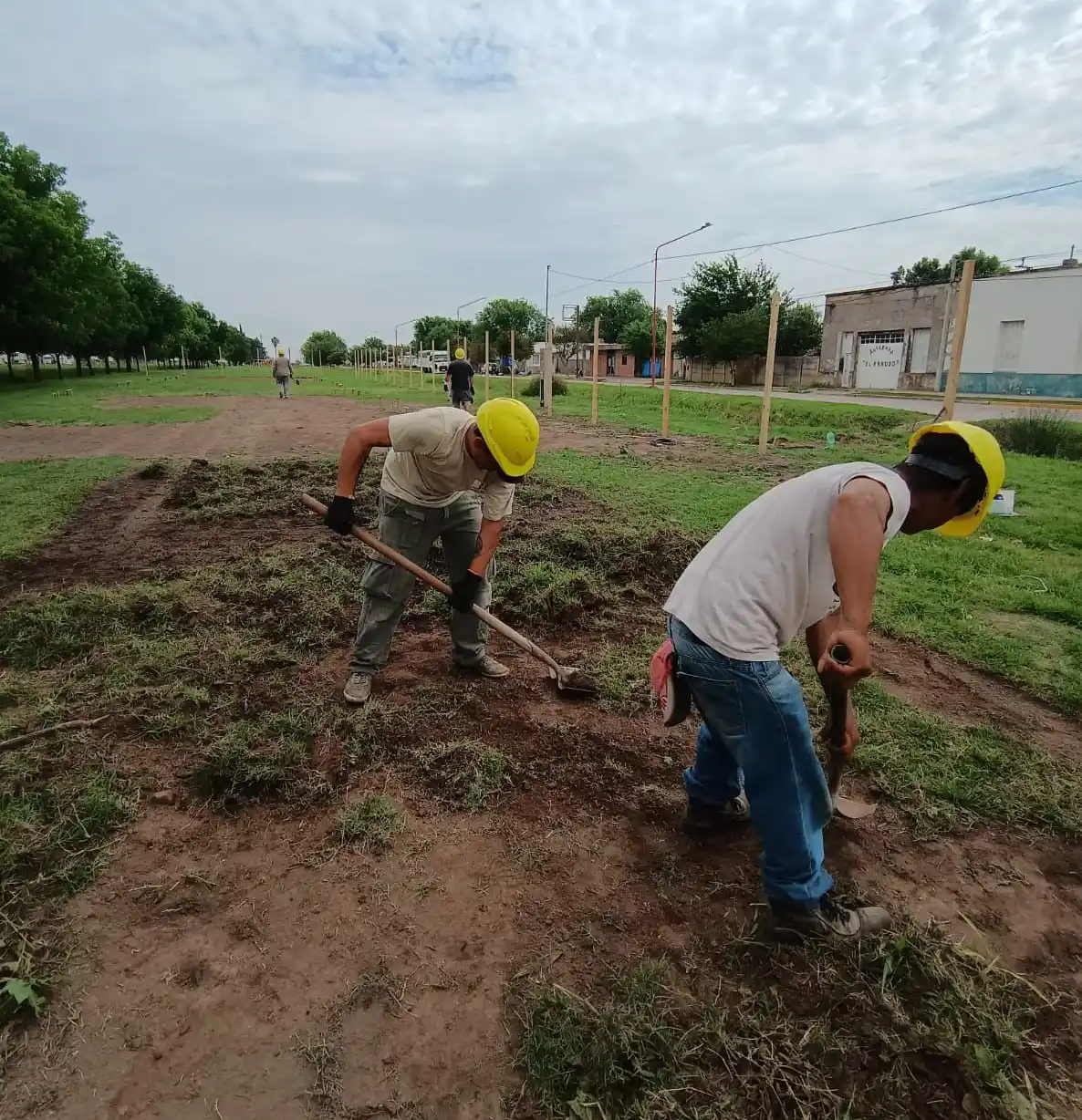 Trabajadores de la empresa dieron inicio a la construcción.