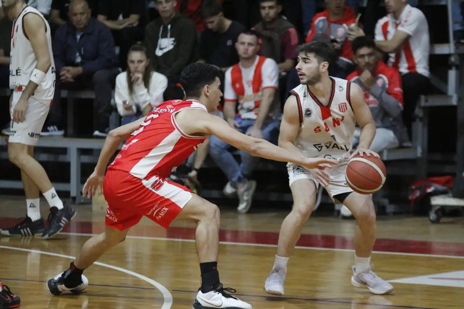 San Isidro no pudo con Suardi en el primer punto.
