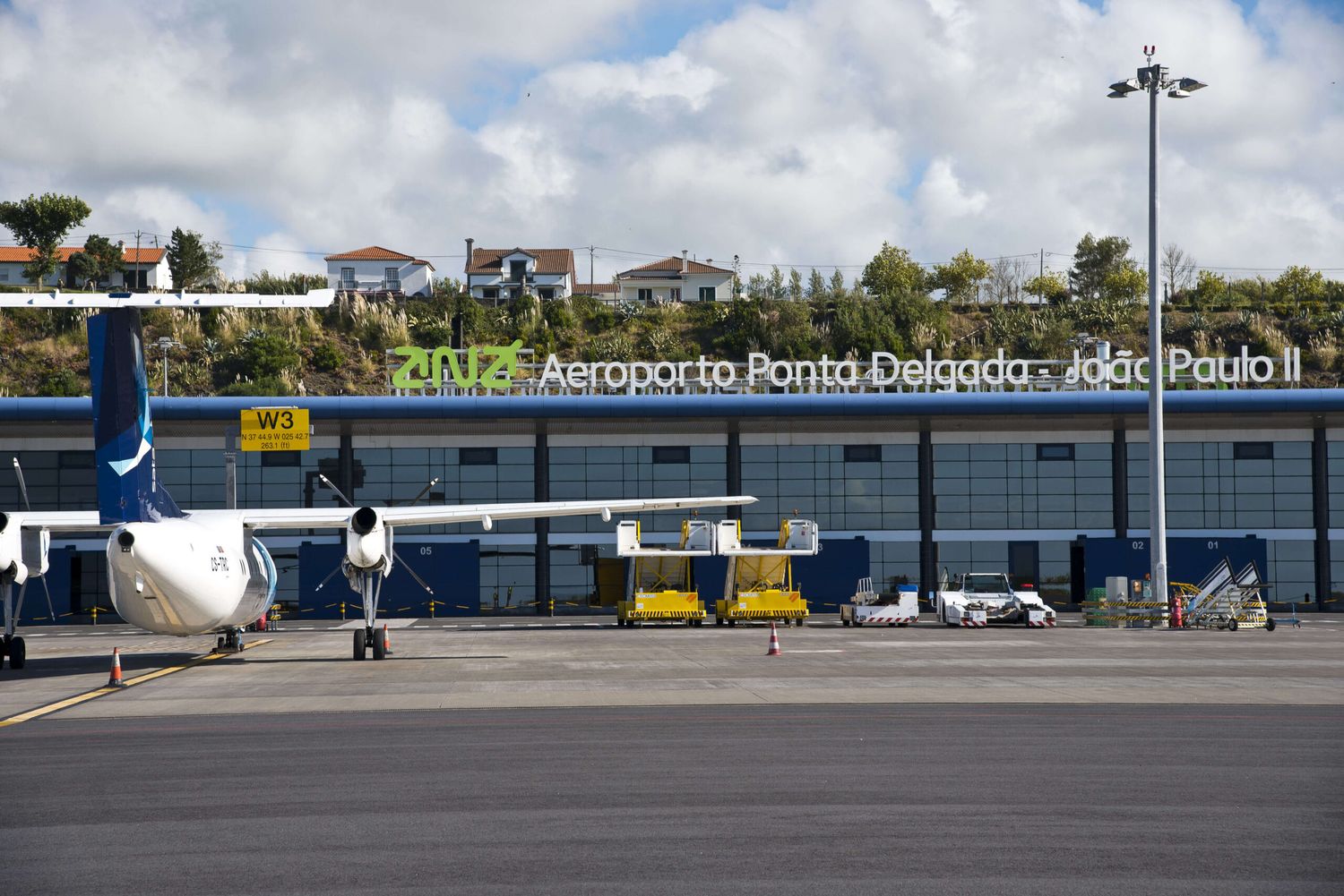 Ryanair says it could leave the Azores on Winter