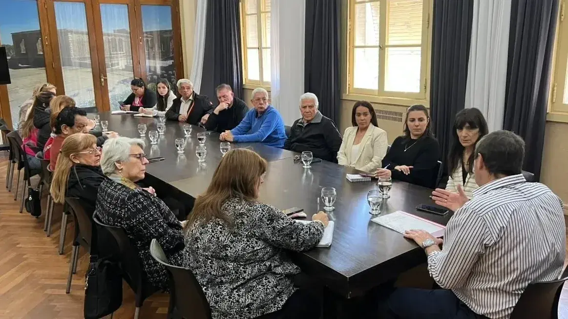 Informaron a representantes de adultos mayores cómo acceder a los turnos del Hospital Heras