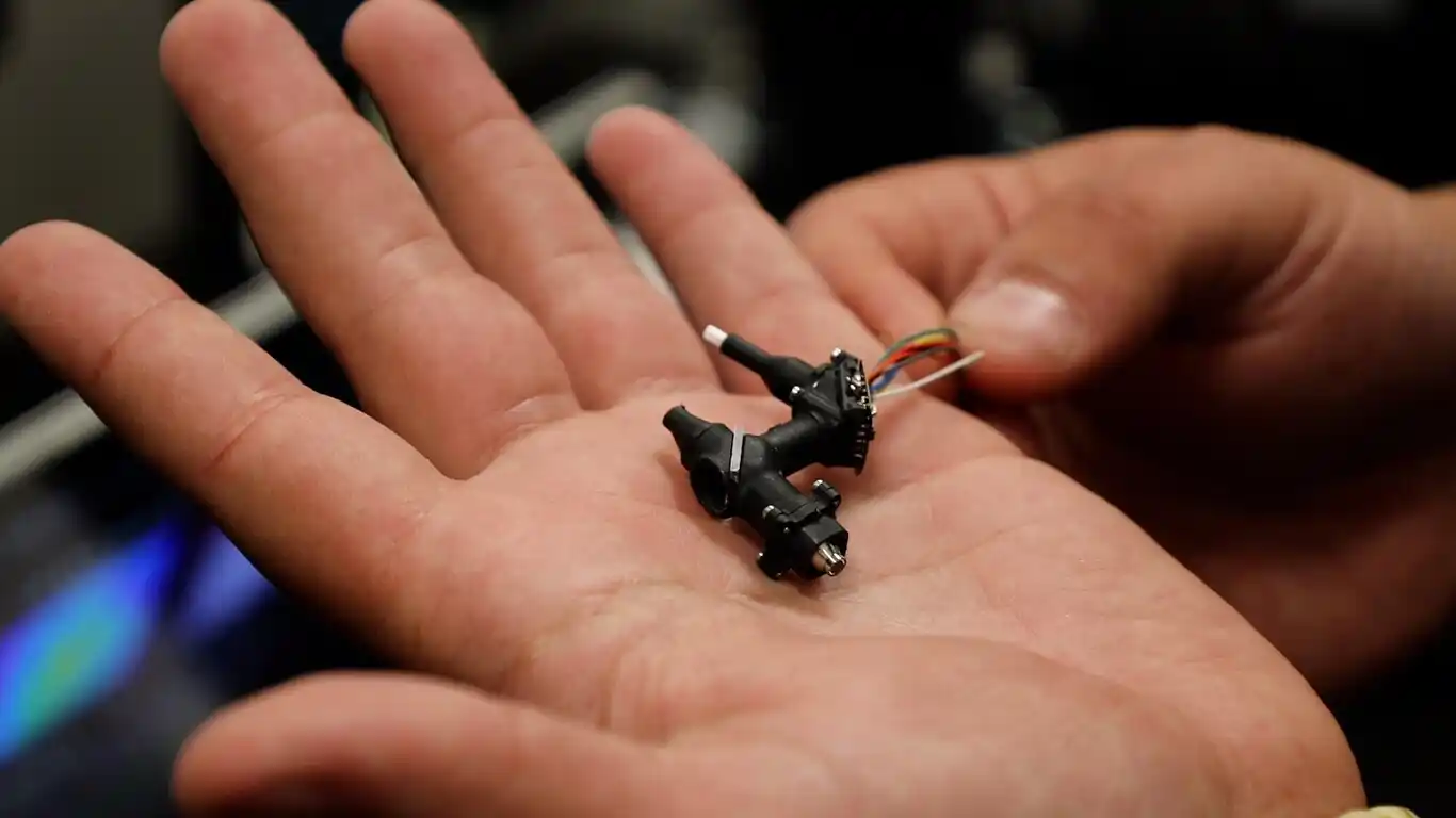 Buscan introducir en la Argentina y la región el "Miniscope", un microscopio en miniatura