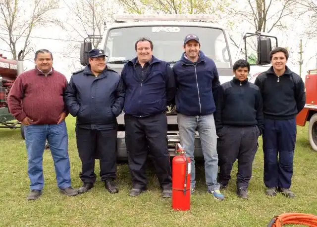 Bomberos expone unidades y herramientas de trabajo
