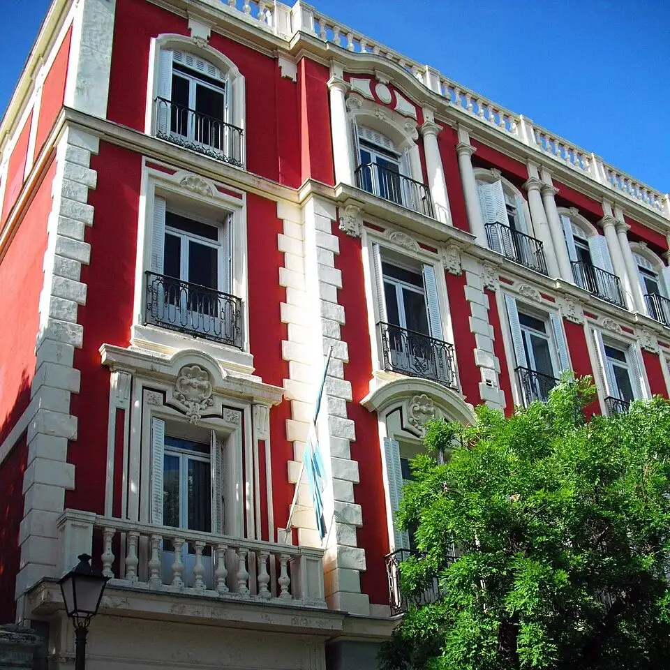 Embajada. Edificio de la representación argentina en Madrid. Wikimedia.
