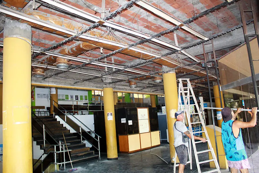 Refacciones generales y recambio del cielorraso de la planta baja del Centro Cívico