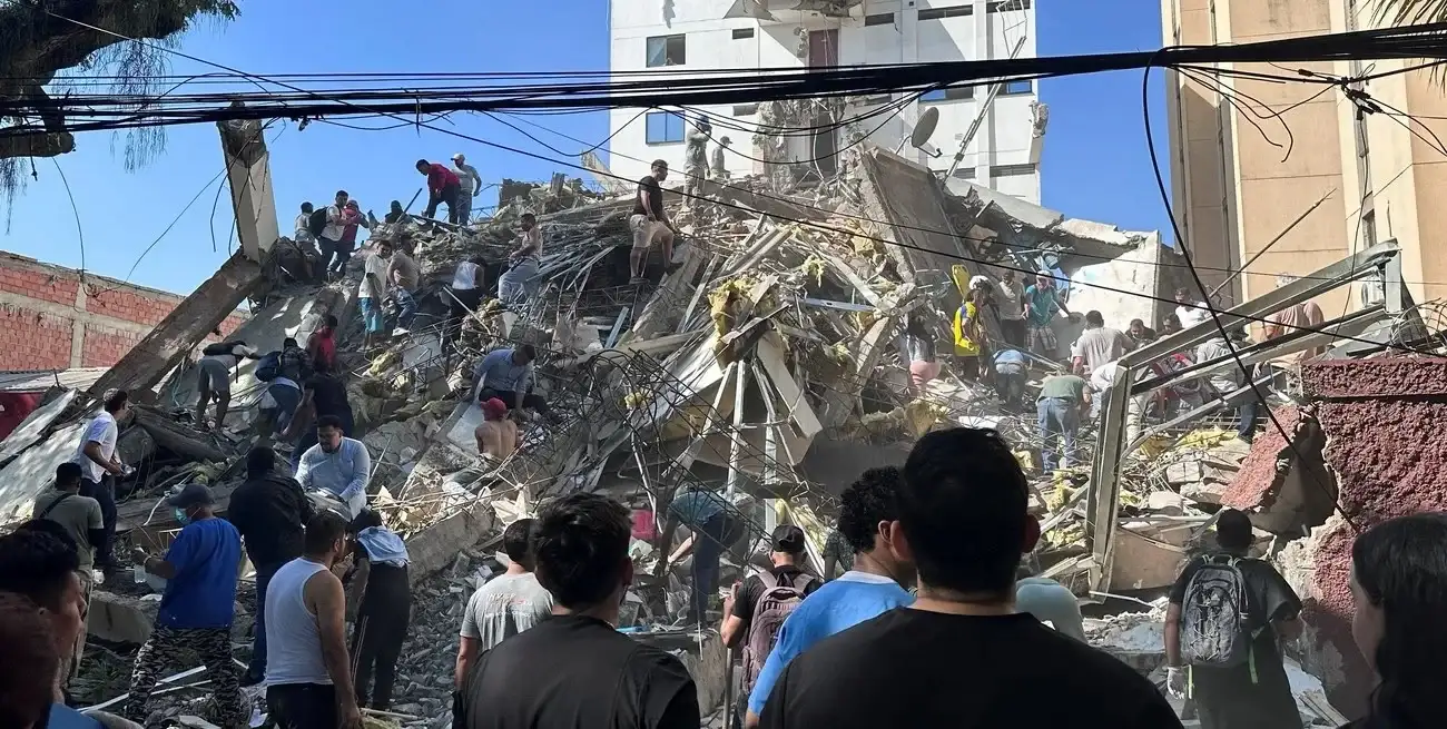 Mientras siguen los operativos de rescate, se relevan los cuantiosos daños materiales.