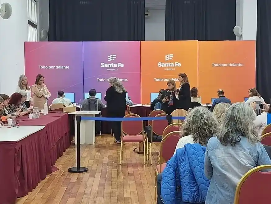 Los actos se desarrollan de manera simultánea en las sedes de Santa Fe, Rosario y Reconquista.