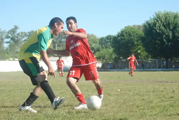 Goleó Central y Larroque gritó campeón