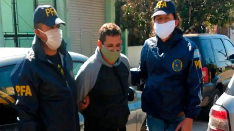 Lo paran por violar la cuarentena y descubren que es un asesino prófugo de Entre Ríos