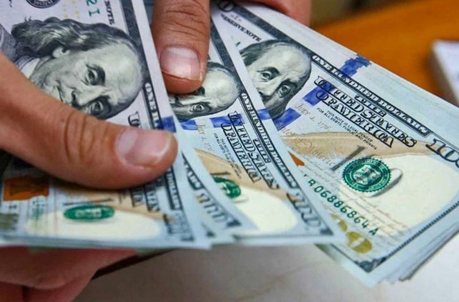 El dólar blue sigue en baja y ya acumula una caída de $6 en lo que va de diciembre