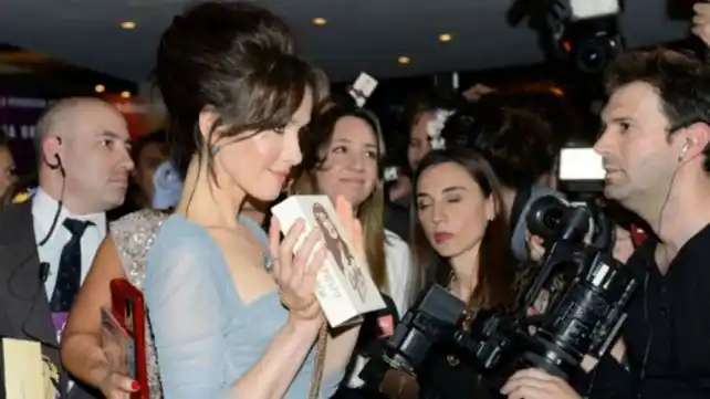 Natalia Oreiro, súper sexy en la avant premiere de la película de Gilda