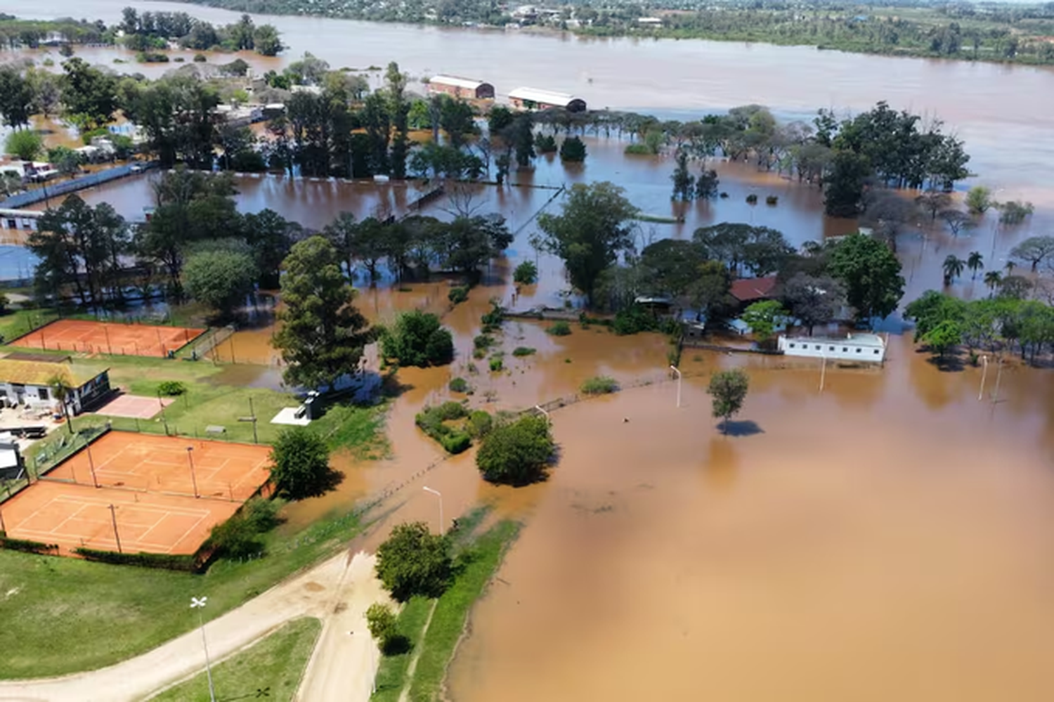 Cientos de evacuados en Concordia.