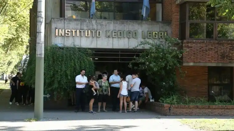 Hallaron muerto de dos puñaladas a un hombre en su casa