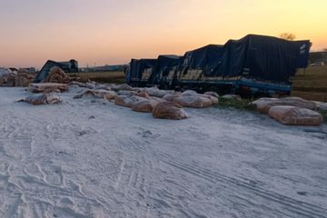 Chocaron dos camiones en la autopista Rosario-Buenos Aires y hay un corte total del tránsito