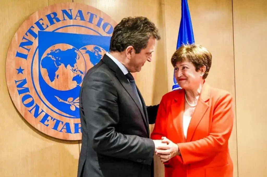 El FMI aprobó la segunda revisión del acuerdo con la Argentina