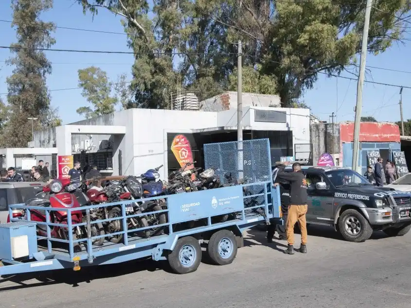 Finalizó el retiro de vehículos en desuso de todas las comisarías de Rosario
