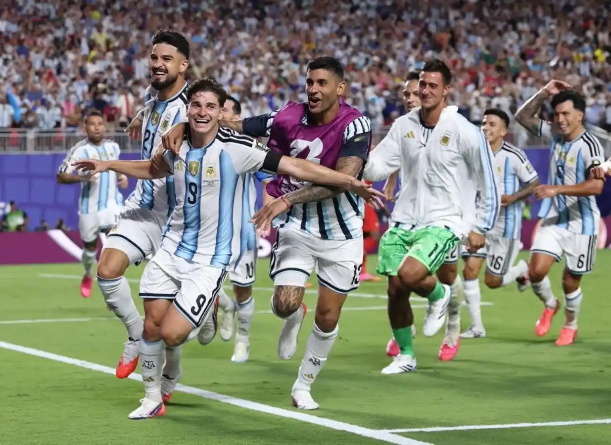 Lionel Scaloni define los últimos detalles tácticos y la formación titular.