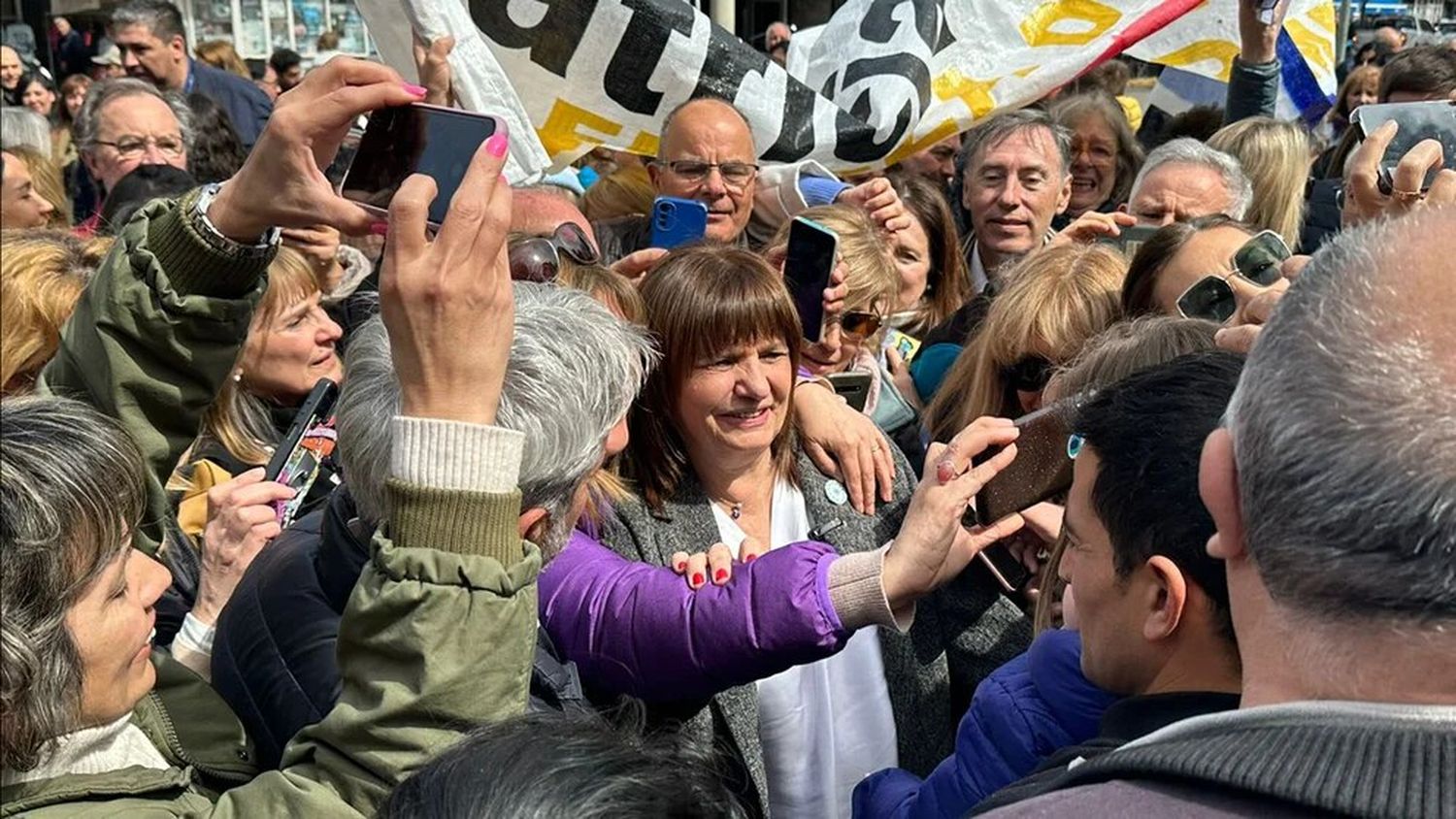 Patricia Bullrich cierra campaña en el populoso partido de La Matanza.