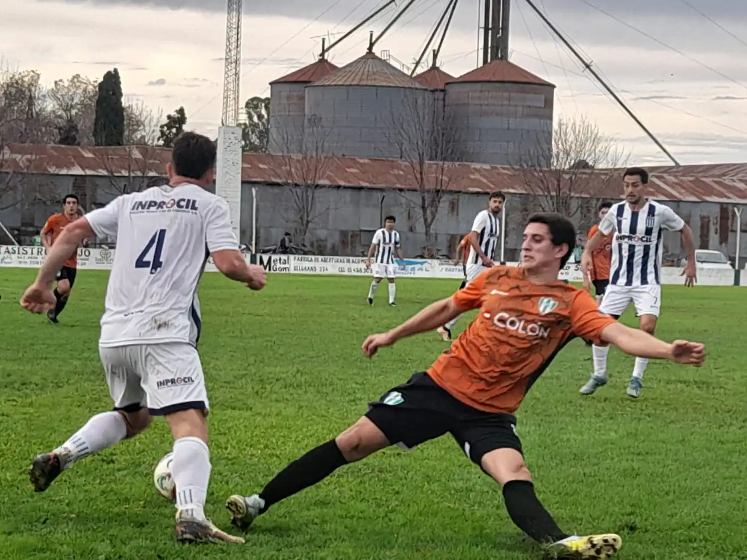 Bancario aprovechó los grandes y alarmantes desacoples defensivos de Sportiva y lo superó por 4-2 dejándolo sin invicto.
