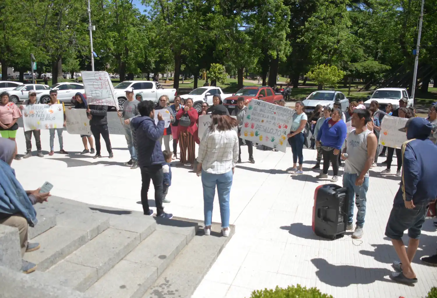 "No al desalojo", manifestaron los ocupantes del lote.