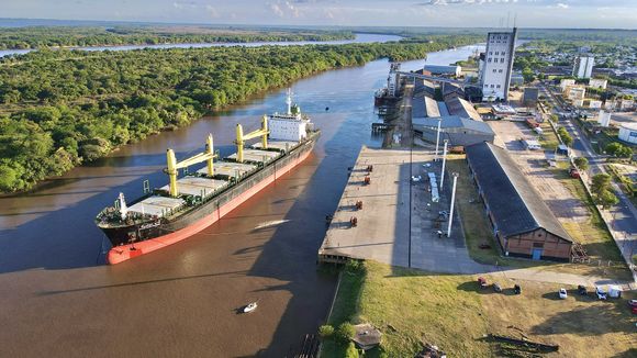 Arribó el primer buque al puerto de Concepción del Uruguay