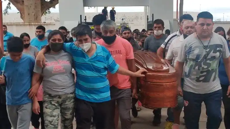 Emotiva despedida a Abigail Jiménez con llantos, aplausos y caravana