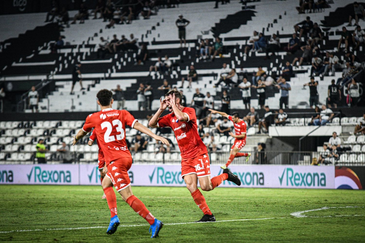 Juanfer Alfaro anotó su primer tanto en Nacional de Paraguay en la victoria ante Olimpia