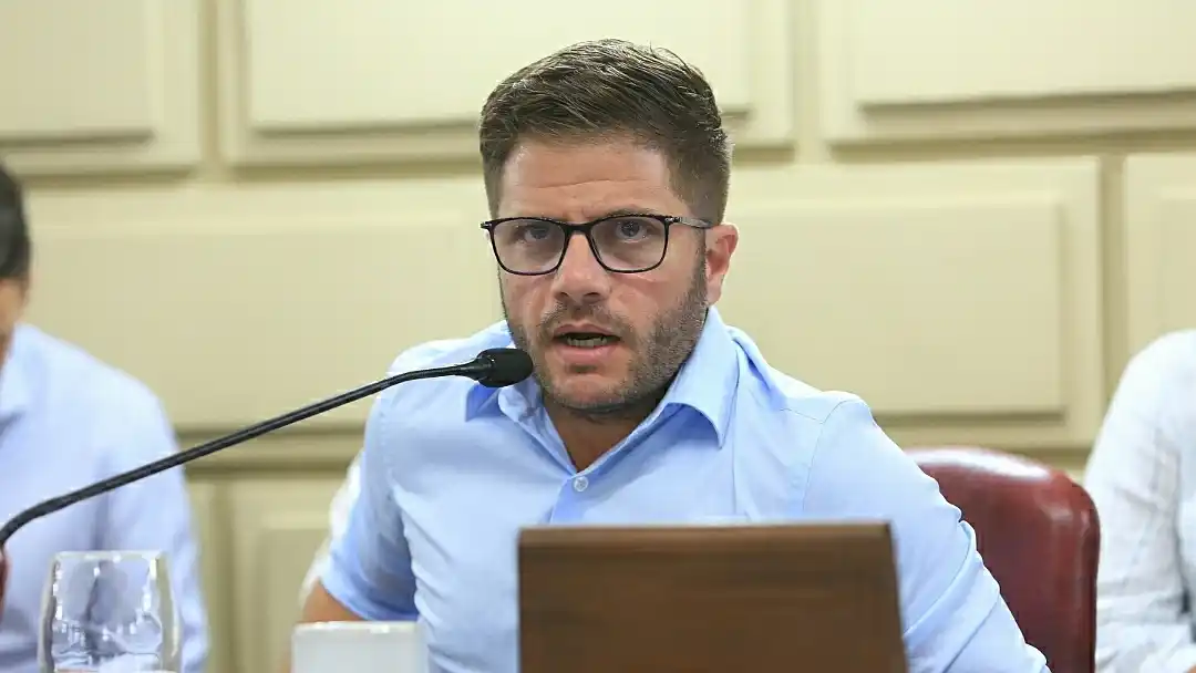 “Sería mejor que el gobernador deje de mirar por el espejo retrovisor y empiece a gestionar”