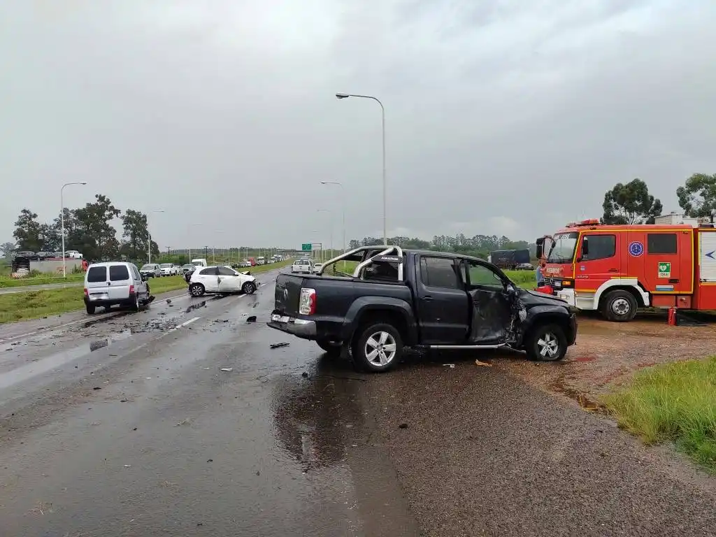 Siete personas lesionadas luego del choque entre cinco vehículos
