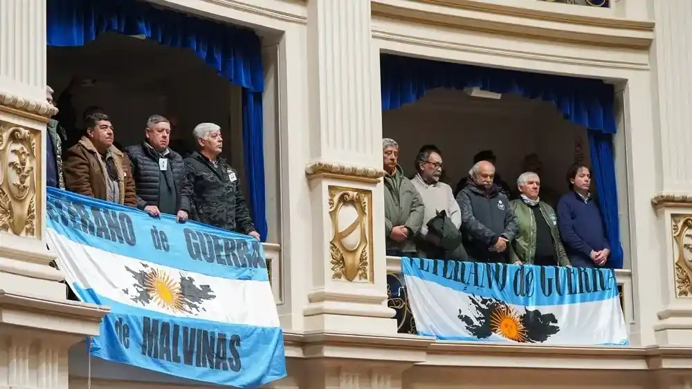 Un grupo de veteranos de Malvinas en la Legislatura. (Adriana Dellatorre / Agencia DIB)