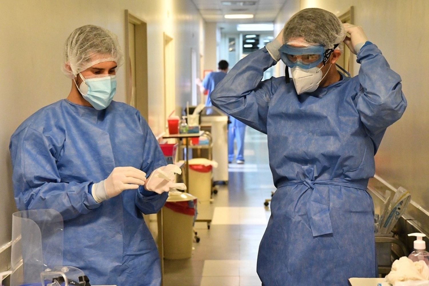 Acortaron los tiempos de aislamiento para el personal de salud con Covid
