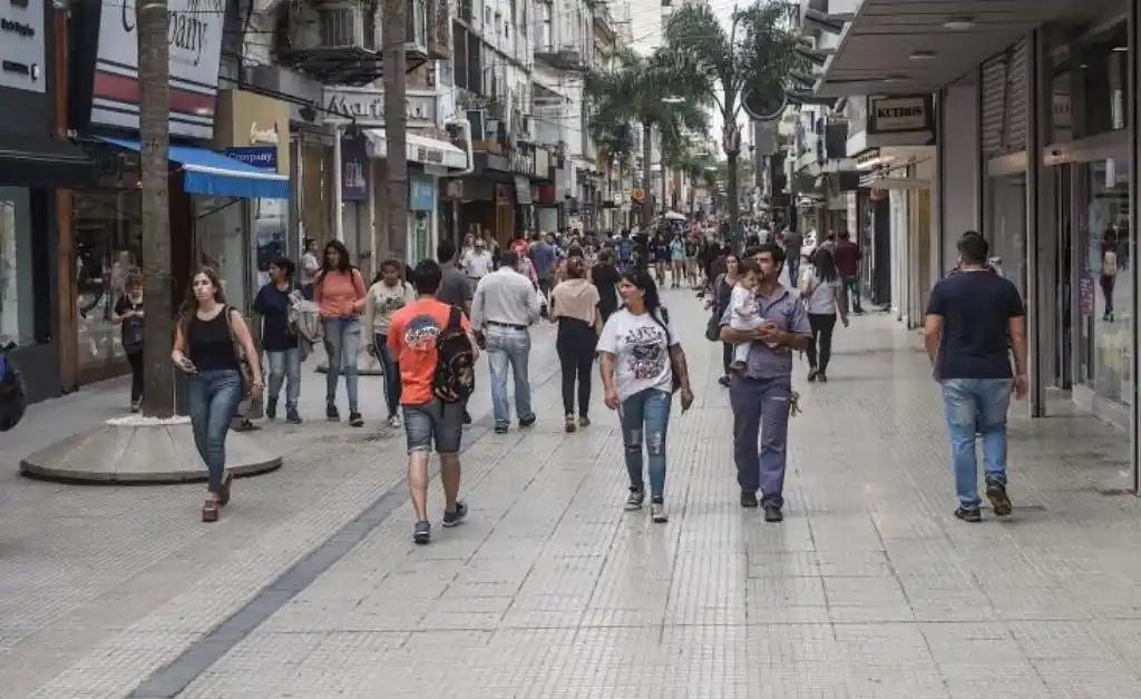 Detuvieron a una anciana en la peatonal por “hurto reiterado”