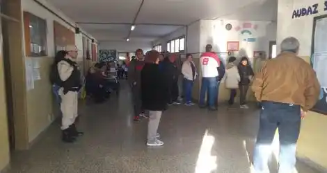 Escuela 11: hubo alrededor de una hora de demora para comenzar a votar