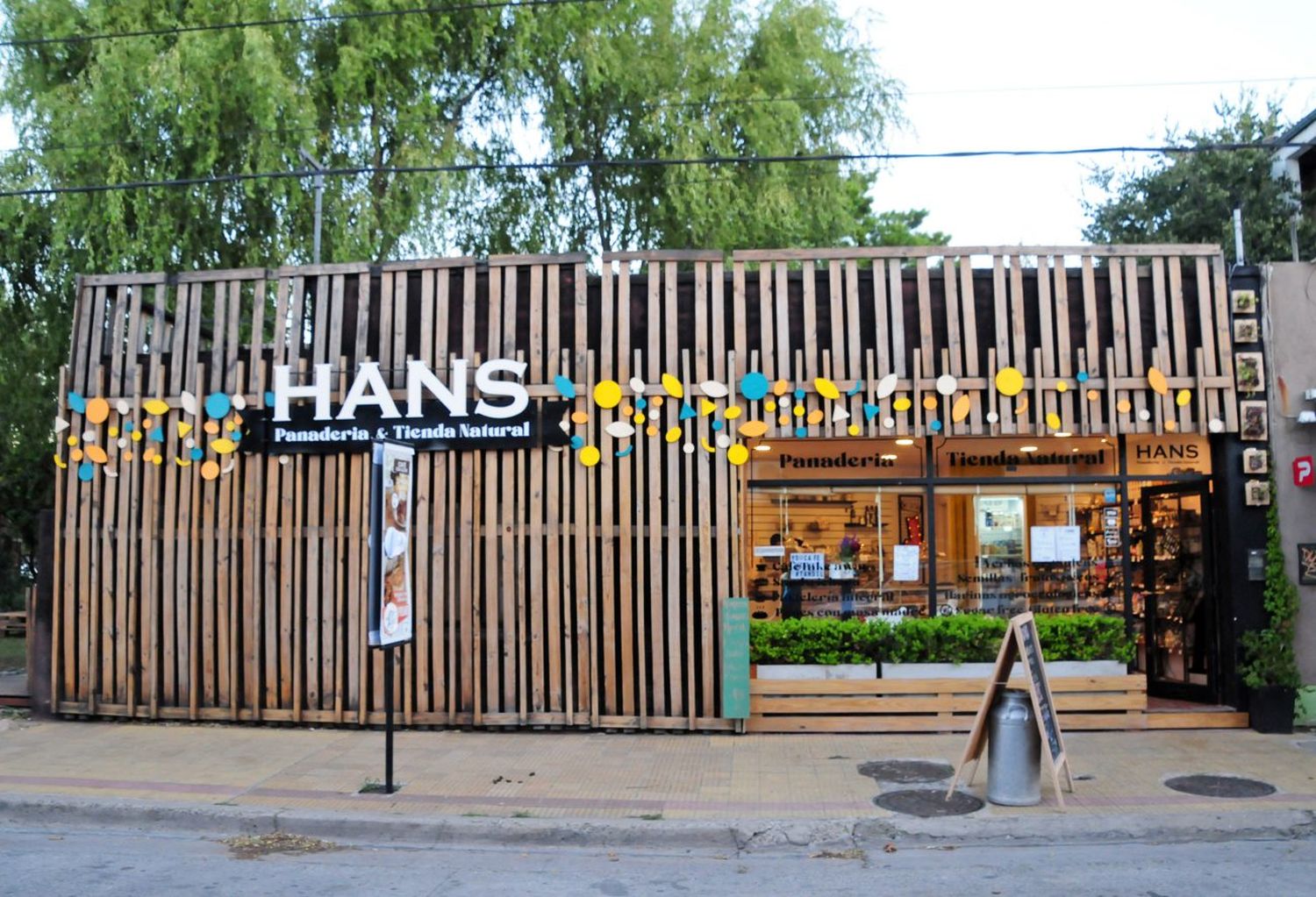 Hans, una panadería con tienda natural que conecta los campos daneses con el aire serrano