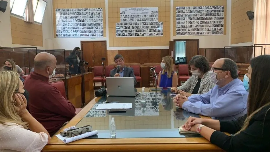 Vacunación, testeos y actualizar protocolos: los ejes del encuentro en el HCD