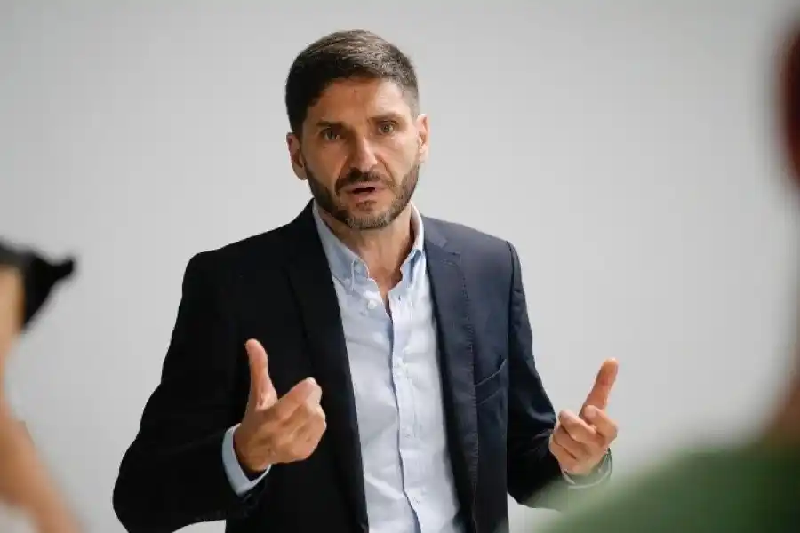 El gobernador Pullaro se expresó sobre el DNU de Milei a través de la red social twitter