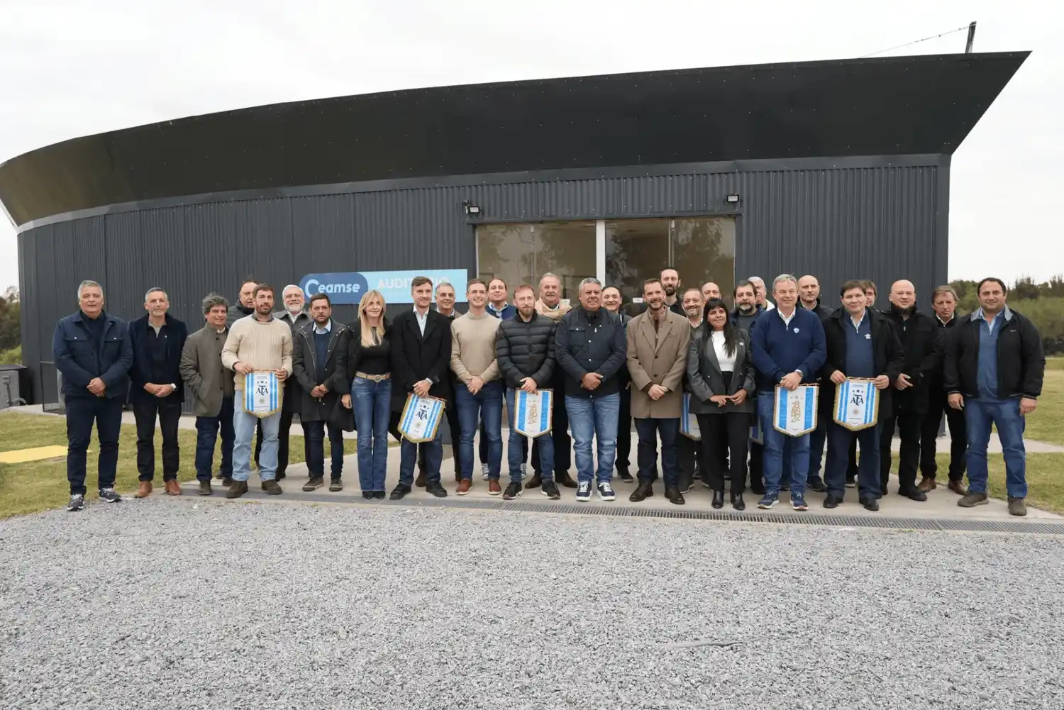 Tapia con intendentes