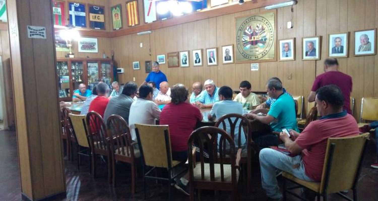 Se pospuso el inicio del Apertura y cuatro clubes podrán jugar con cinco divisiones