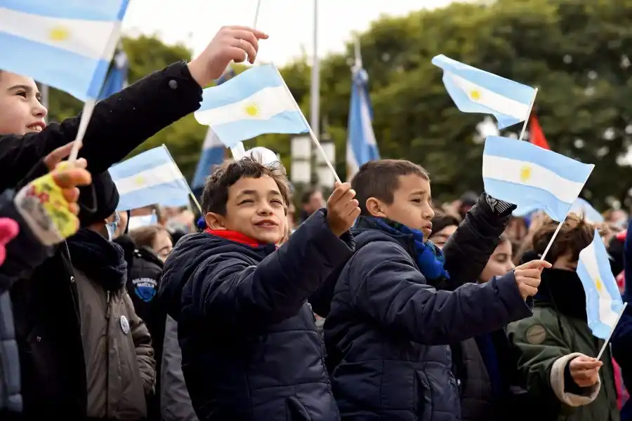 Más de mil alumnos de 4° grado de Rosario y la región juraron lealtad a la Bandera