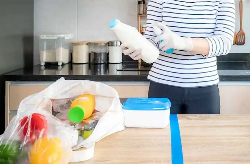 Coronavirus en las superficies: ¿Hay que seguir desinfectando todo?