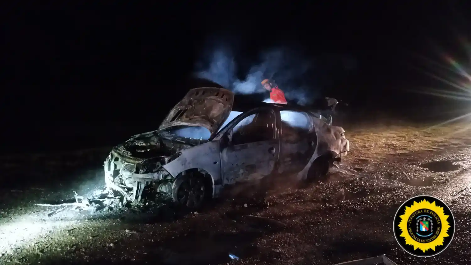 Incendio vehicular en Ruta 12: un auto fue consumido por las llamas cerca de Aranguren