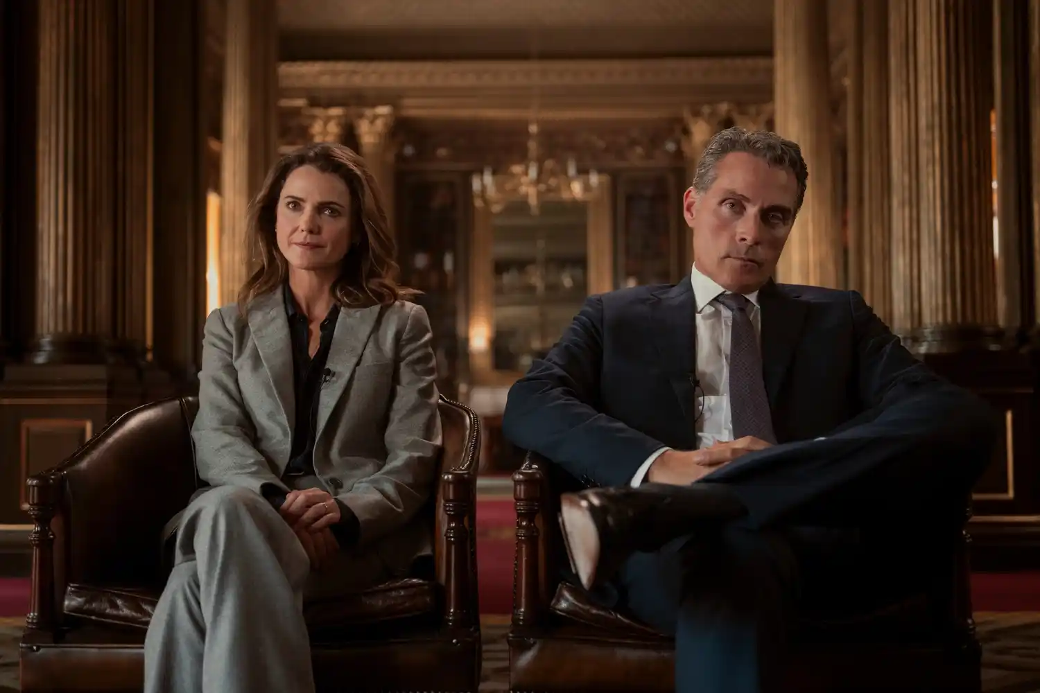 Keri Russell y Rufus Sewell protagonizan la exitosa serie "La diplomática".