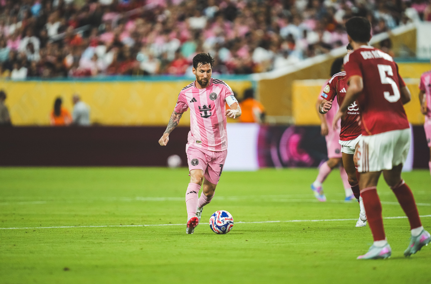 Comenzó el Mundial de Clubes con Messi y un ex Newell's como figuras