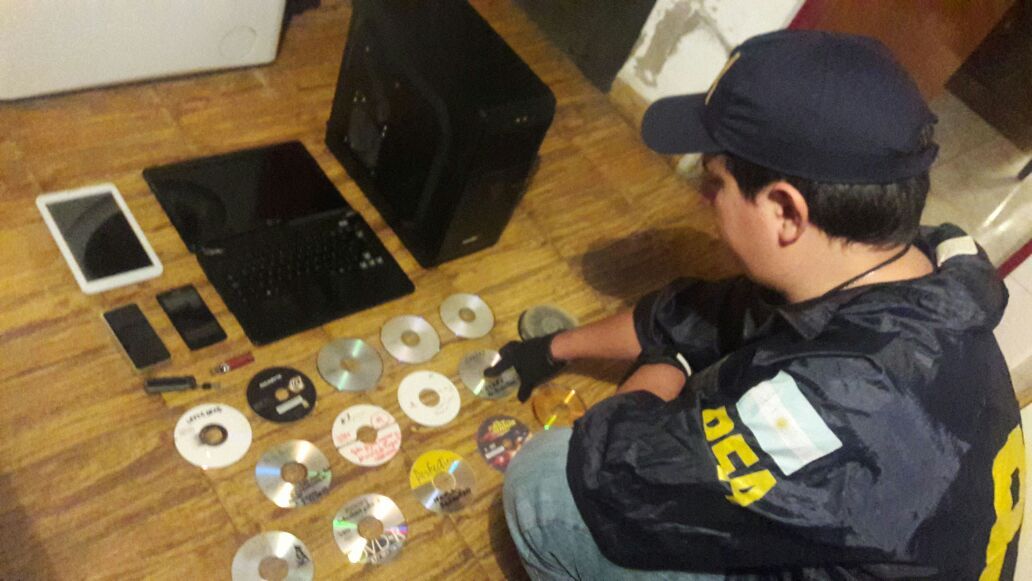 Tras ser acusado de extorsionar a figuras mediáticas, detuvieron a Camus Hacker