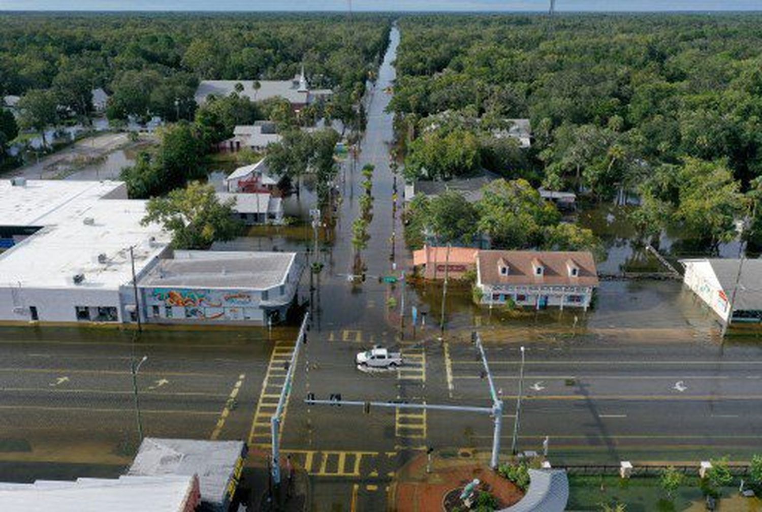 Idalia deja grandes inundaciones en Florida: casi 300.000 hogares se quedaron sin electricidad
