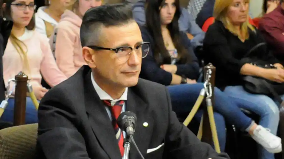 Castaño negó las acusaciones y afirmó que las relaciones existieron pero fueron consentidas.