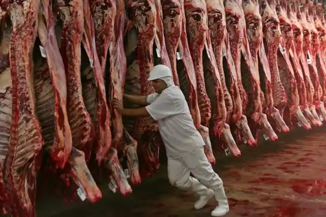 Impulsan un manual para cuidar a los trabajadores de la carne

