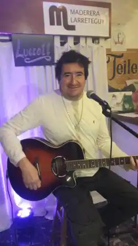 “No soy un gran músico, pero estoy seguro  que si animo  una fiesta, todos se van a divertir”

