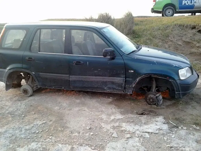 Le roban la camioneta frente al departamento donde vive