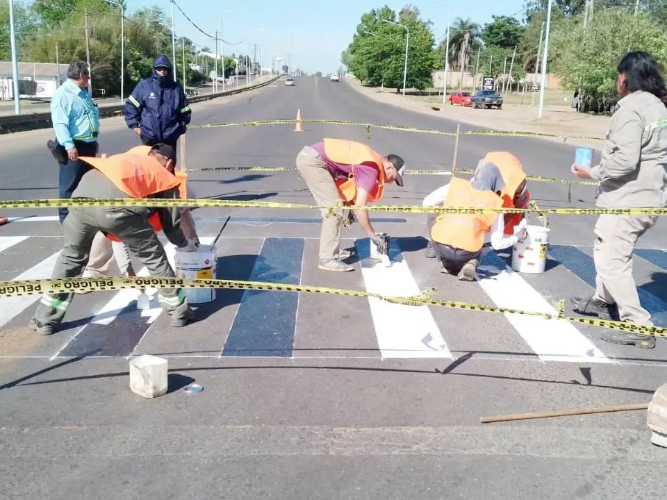 Trabajos de señalización vial en avenida Presidente Perón