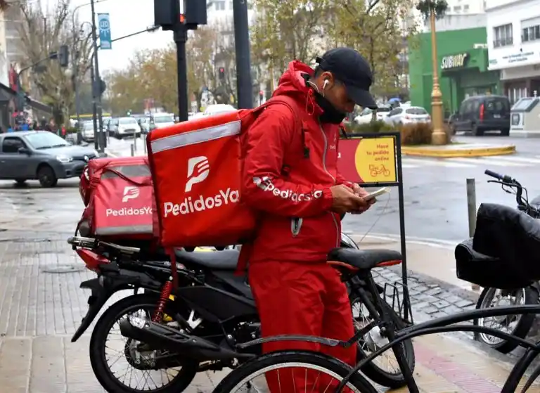Crecen los cruces por un proyecto para crear un registro de repartidores de app de delivery